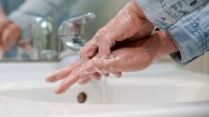 علاج التهاب اللوزتين بالأعشاب والوصفات المنزلية