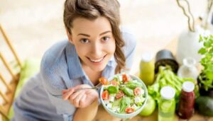 دليل التغذية الصحية: اكتشفي أنواعها وفوائدها اليومية