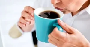 لماذا يفوح فمك رائحة سيئة رغم التنظيف؟ دليل شامل للحلول