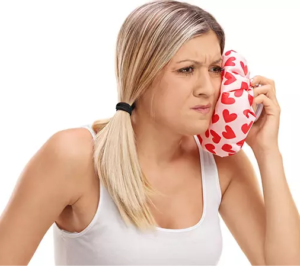 ماذا تحقق مكعبات الثلج للوجه؟ ترطيب بارد ونضارة يومية