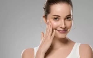 خيوط الذهب للوجه: التقنية الحديثة للبشرة المشدودة