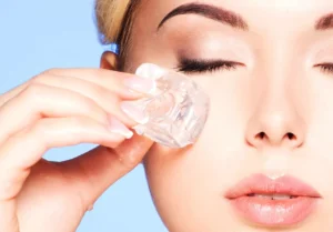 ماذا تحقق مكعبات الثلج للوجه؟ ترطيب بارد ونضارة يومية