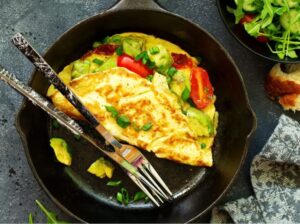 أفضل أطعمة لتقوية الشعر من الجذور