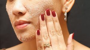 أنجح خلطات طبيعية لتصغير المسام الواسعة واستعادة نعومة البشرة