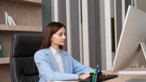 أفضل الأطعمة والأعشاب لطرد السوائل الزائدة من الجسم