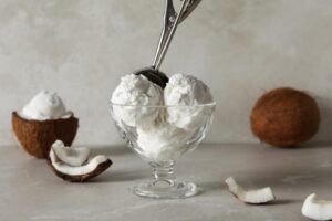 حليب جوز الهند يرطب الجلد ويحرق الدهون: أهم 6 استخدامات طبيعية