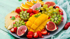 أفضل الأطعمة والأعشاب لطرد السوائل الزائدة من الجسم