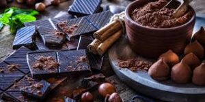 من بذور الكاكاو إلى إكسير الفرح: أسرار السيروتونين في قطعة شوكولاتة
