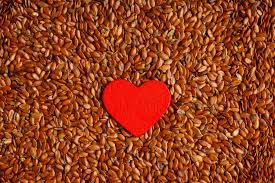 بذور الكتان: الغذاء الطبيعي الذي يسيطر على سكر الدم ويحسن حساسية الإنسولين