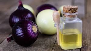 ماء البصل: السر الطبيعي لشعر كثيف وقوي 