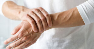 هل يعاني جسمك من نقص الفيتامينات؟ هذه أهم العلامات