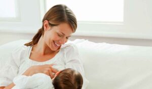 حليب الأم ليس تغذية فقط، بل علاج متعدد الفوائد