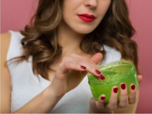 جل الشعر: أناقة مؤقتة أم خطر دائم على فروة الرأس