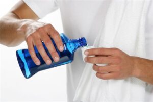 لماذا يفوح فمك رائحة سيئة رغم التنظيف؟ دليل شامل للحلول