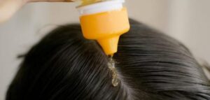 زيت الخروع السرّ الطبيعي لتغذية الشعر