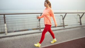 هل المشي وحده يكفي للحفاظ على اللياقة البدنية