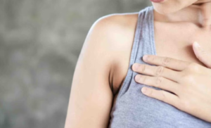 الطحينة لتفتيح المناطق الداكنة: وصفات آمنة وفوائد السمسم لبشرة أكثر توحّدًا