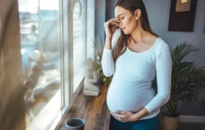 إشارات سوء التغذية في الشعر الجاف وتساقط الأظافر: حلول غذائية فورية