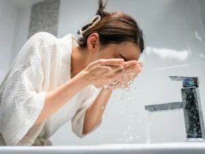 الحبوب البيضاء الصغيرة؟ 7 أسباب تُصيب 80% من النساء