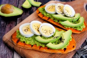 طاقة لا تنتهي: 5 وجبات صباحية تحرق الدهون وترفع المناعة