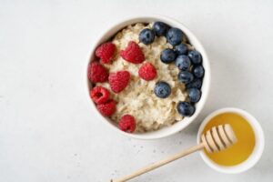 طاقة لا تنتهي: 5 وجبات صباحية تحرق الدهون وترفع المناعة