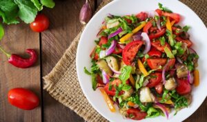 بطن مسطحة بدون انتفاخ: 10 أطعمة تُزيل الغازات بنسبة 60% في 5 أيام