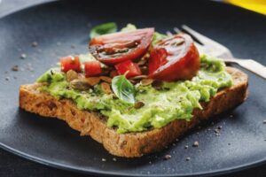 معوى منتظم كل يوم: 8 أطعمة تُحرّك الأمعاء بنسبة 70% بدون ملينات