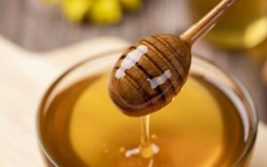 The best honey mixtures for hair and skin care