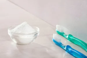 شفرة ابتسامة هوليوود: كيف تحول أسنانك إلى لآلئ بيضاء بأمان؟