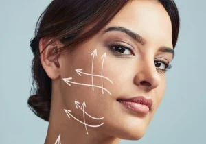 7 عادات يومية تدمر بشرتكِ ببطء: كيف تتجنبينها لتري وجهًا صافيًا